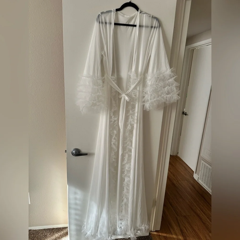 Elegant White Sheer Robe - Picture 3 of 3